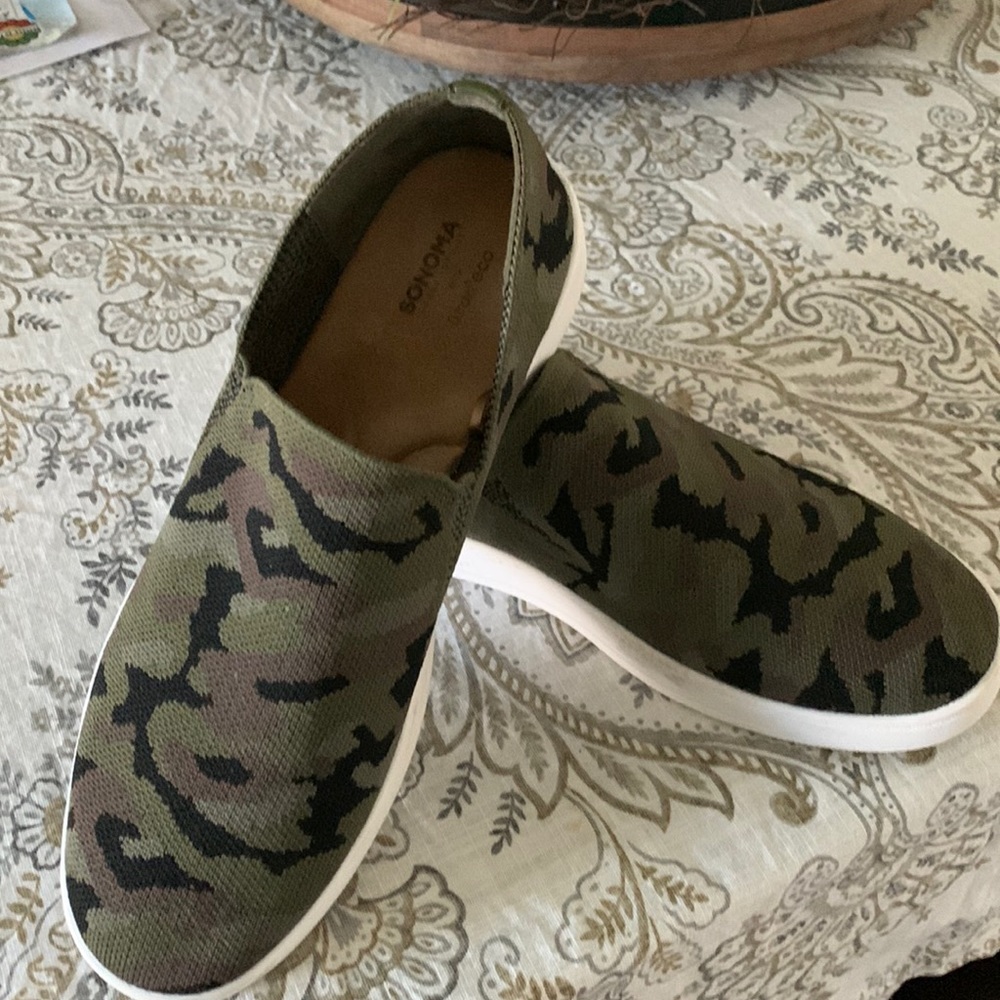 Dressy sneakers